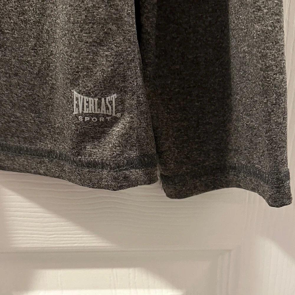 Everlast Men's Charcoal Long Sleeve Tee - Picture 4 of 8